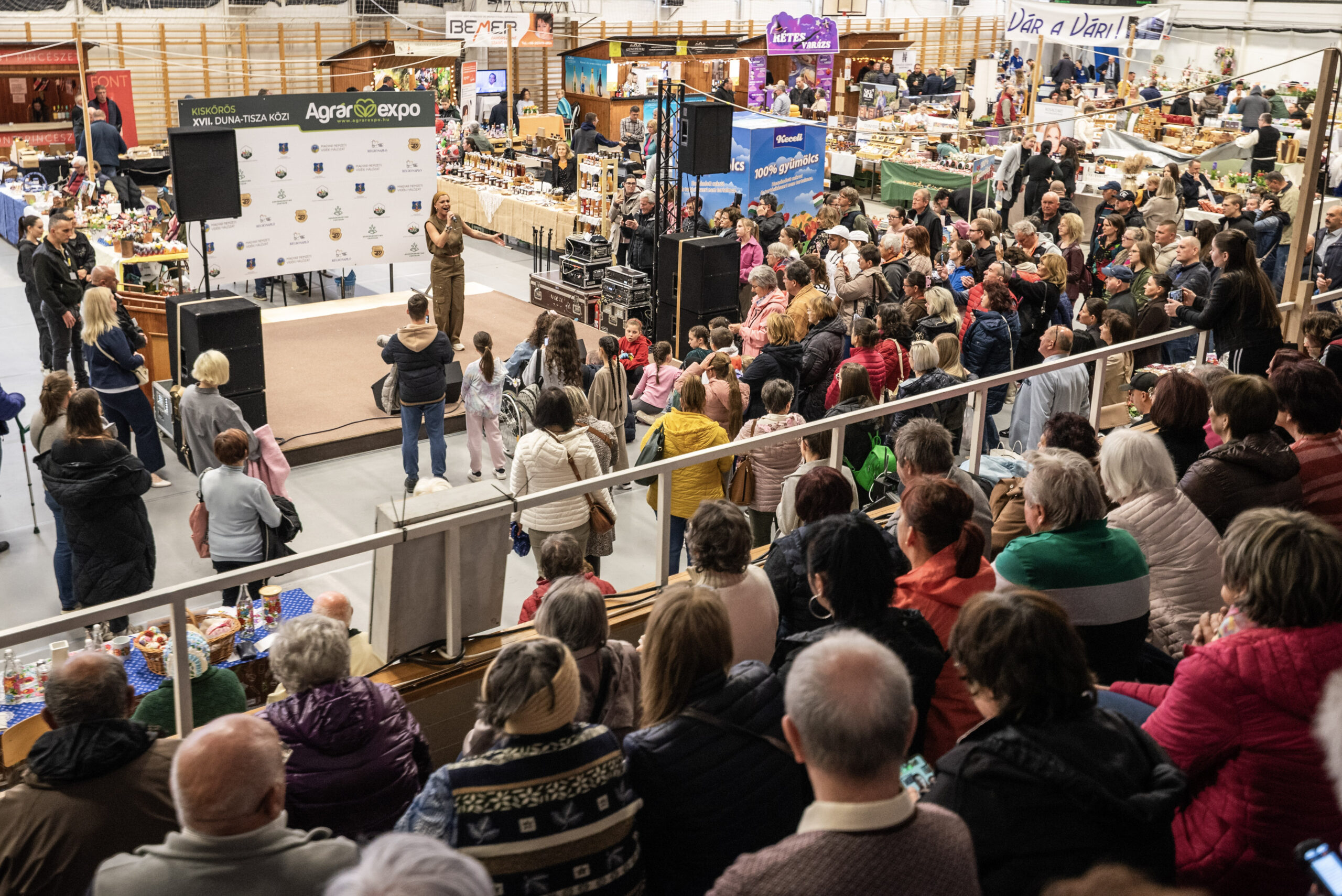 Dér Heni – főkép